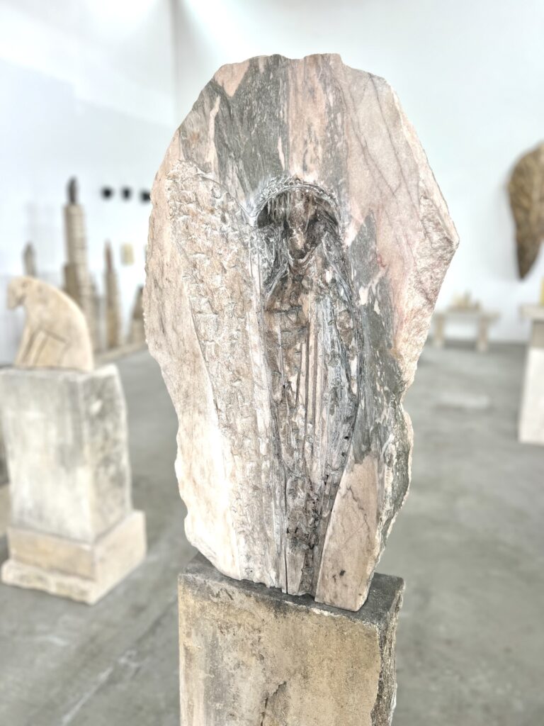 MEI ROSE ON PINK STONE | 34032